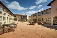Best Western West Hills Inn - Pet friendly