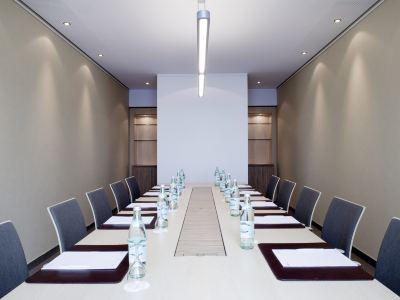 会議室 モーベンピック ホテル フランクフルト シティーの写真