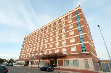 Arva Santiago León Отели в г. Леон