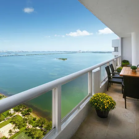 DoubleTree by Hilton Grand Hotel Biscayne Bay