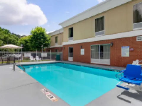 Quality Inn & Suites Decatur - Atlanta East Hotels in Stonecrest