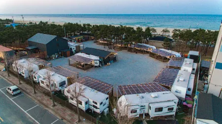 Yangyang Hajodae Campingcar Отели рядом с достопримечательностью «Hajodaehaesuyokjang»