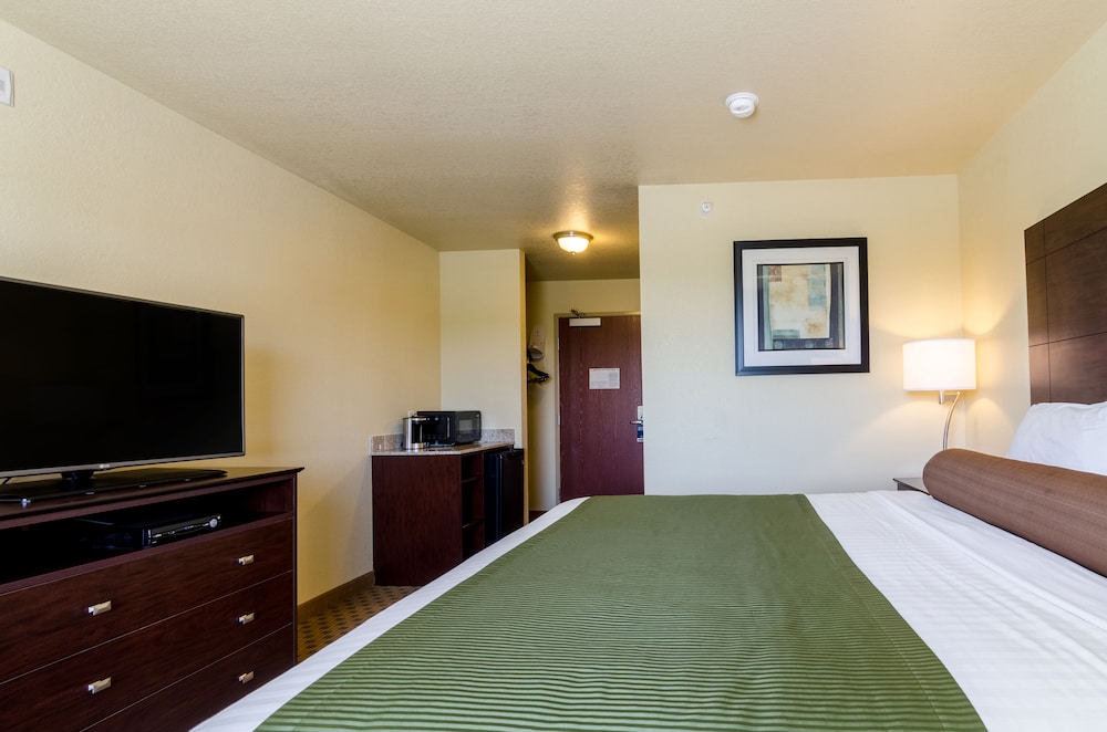 Cobblestone Inn & Suites - Cambridge