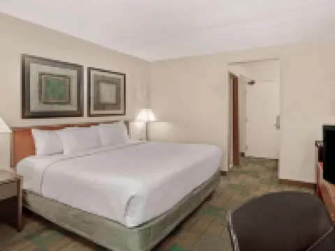 La Quinta Inn & Suites by Wyndham des Moines West Clive Hotels in Clive