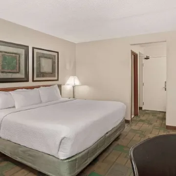 La Quinta Inn & Suites by Wyndham des Moines West Clive