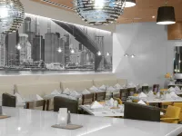 Hilton Garden Inn New York - Times Square Central Các khách sạn gần Khu Upper West Side