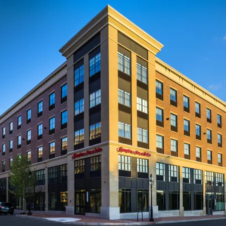 Hampton Inn & Suites Portsmouth Downtown