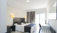 Hotel Los Robles فنادق في Grau i Platja