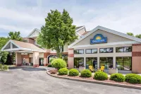 Days Inn & Suites by Wyndham Madison Hôtels à : Monona