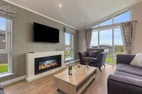 Sandpiper - Luxury Lodge, Close to Beach, Pet Friendly - Pet friendly
