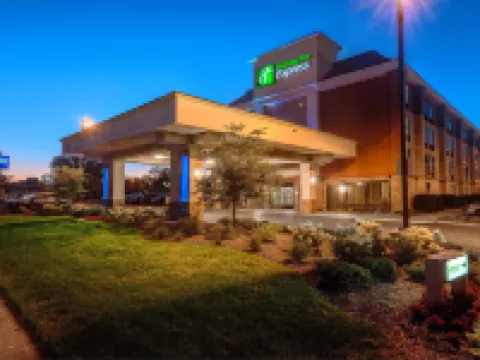 Holiday Inn Express MEMPHIS MEDICAL CENTER MIDTOWN by IHG Hotels near National Civil Rights Museum