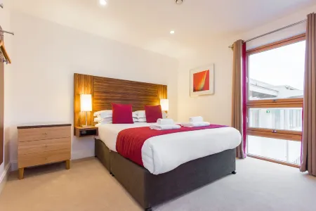 Premier Suites Bristol Cabot Отели рядом с достопримечательностью «Бристольский университет»