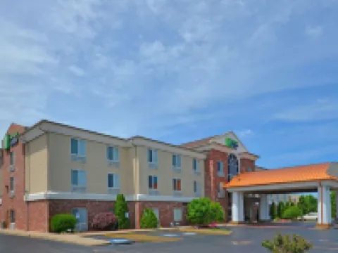 Holiday Inn Express & Suites Farmington by IHG Hotels in St. Francois Township