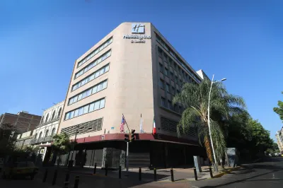 Holiday Inn & Suites Guadalajara Centro Historico Отели рядом с достопримечательностью «Университет Гвадалахара»