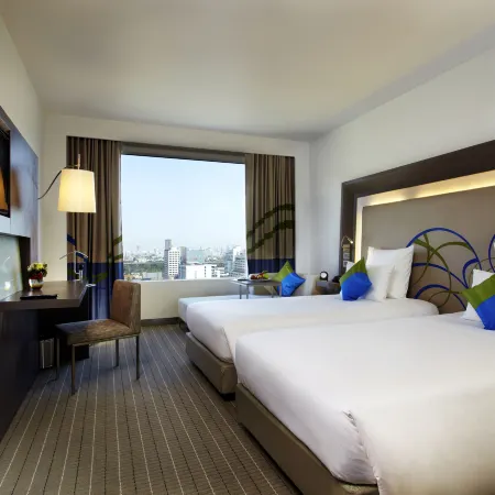 Four Points by Sheraton Bangkok Ploenchit Sukhumvit Отели рядом с достопримечательностью «Станция надземного метро Chit Lom»