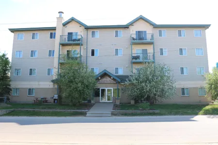 Nomad Hotel & Suites Отели в г. Форт Макмюррей