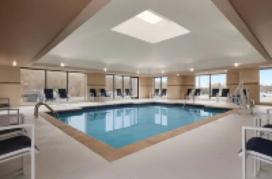 คันทรีอินน์แอนด์สวีทส์ บายเรดิสัน โรโนค ราพิดส์ นอร์ทแคโรไลนา