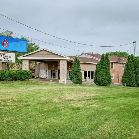 Motel 6 Rockford, IL