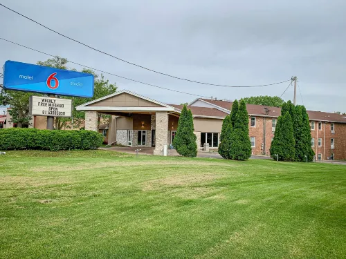 Motel 6 Rockford, IL