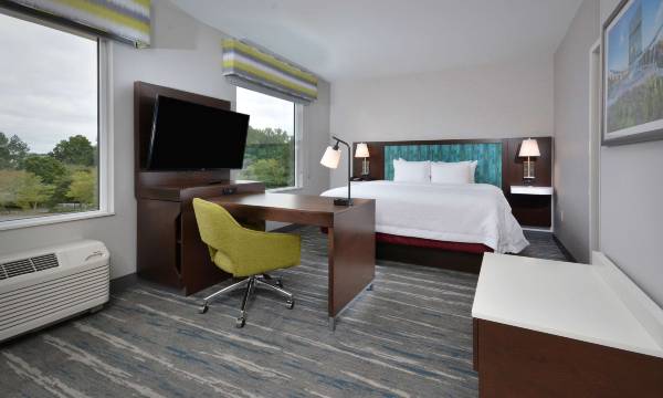 Hampton Inn & Suites by Hilton Charlotte North I 485