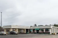 Quality Inn & Suites Hotels in Girard