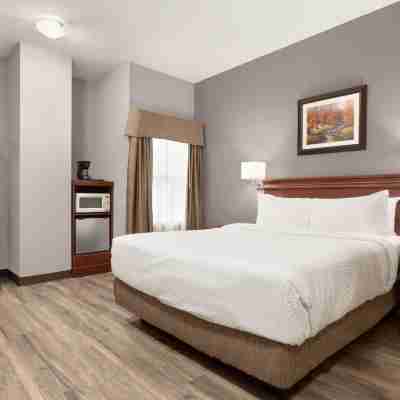 Days Inn by Wyndham Hamilton - Downtown Rooms