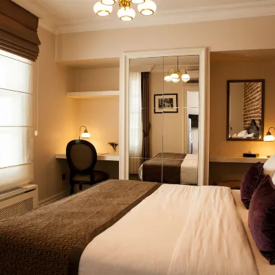 Meroddi Pera Flats Hotels near Karakoy