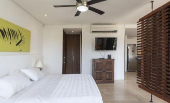 Spacious Loft Parque de Los Novios w Wifi Steps from the Beac