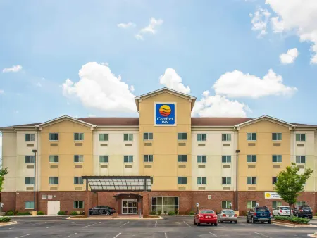 科圖拉門斯特套房酒店