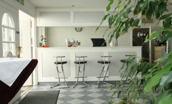 Landhotel Weißer Hahn - Housity