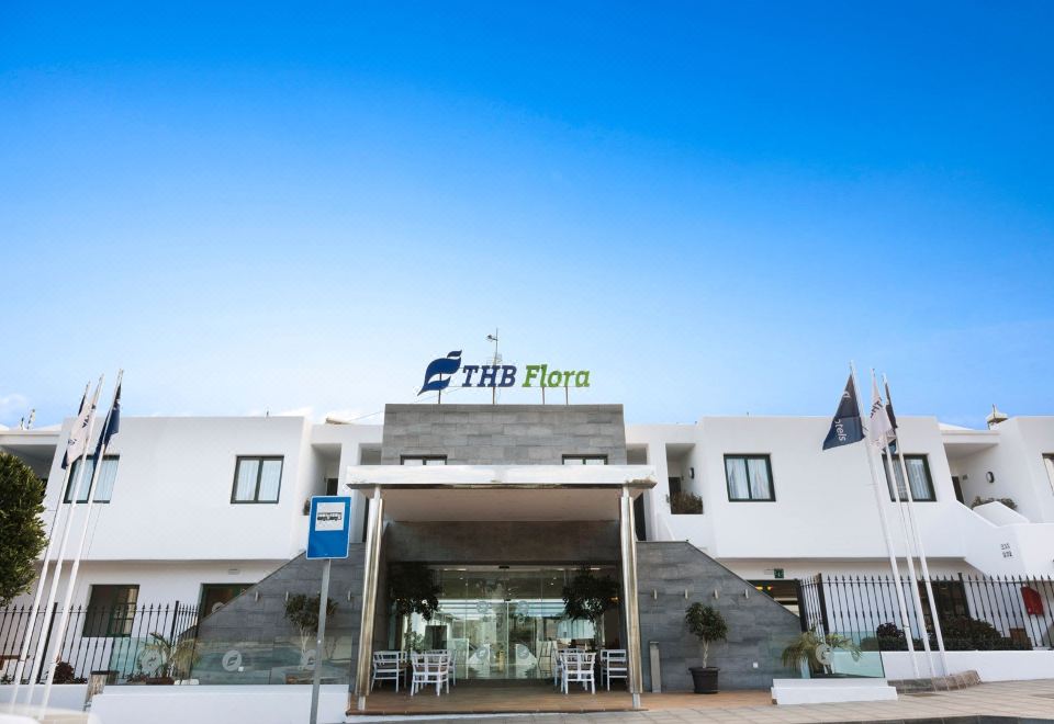 THB Flora Aparthotel - Valoraciones de hotel de 3 estrellas en Puerto del  Carmen
