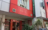 Lestari Homestay - Homestays