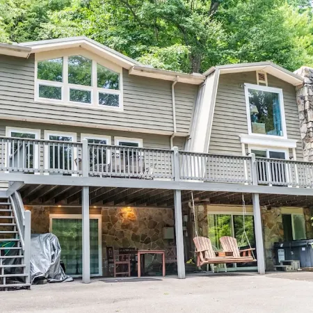 Lake Life HQ