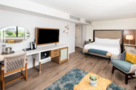 رينيسانس نيو بورت بيتش هوتل فنادق في 