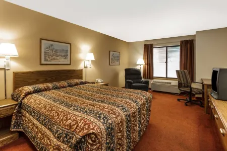 Super 8 by Wyndham Watertown WI Отели в г. Клайман