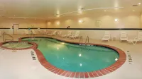Quality Suites Near Cedar Creek Lake - Pools