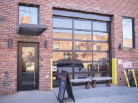 โฮสเทลเดอะโลคัล โรงแรมใกล้Manhattan Cruise Terminal