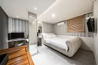 Shine Hotel