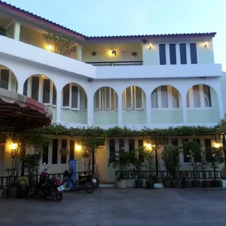 Casa Holiday Hotel Отели рядом с достопримечательностью «Big C  Питсанулок»
