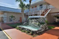Travelodge by Wyndham Venice Hotels in Venice