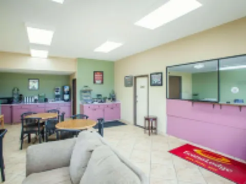 Econo Lodge Belton - Kansas City South Hotels in Raymore