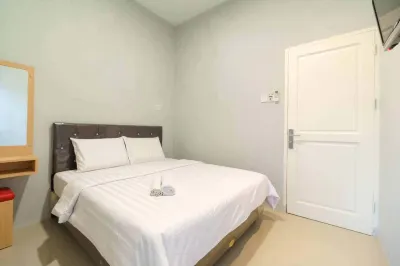 Hotel Idayu Natuna Palembang Mitra RedDoorz Hotel dekat Grand JM Square