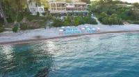 Grekis Hotel & Apartments فنادق في Petalidi