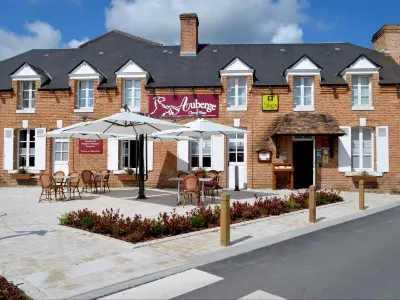 Logis Hôtel Auberge du Cheval Blanc Отели в г. Ламот-Бёврон