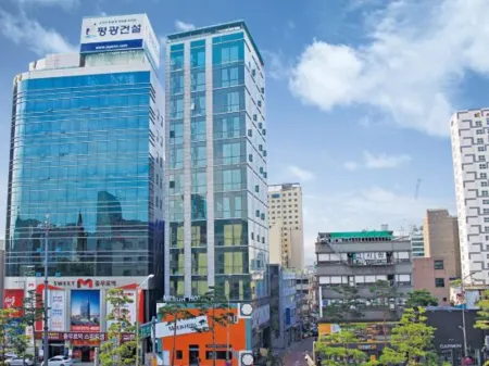 Myeongdong Merlin Hotel Отели рядом с достопримечательностью «Lotte World Tower»