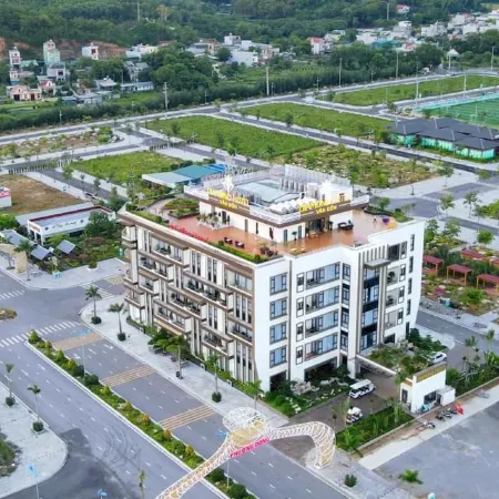 Diamond Hotel VAN DON Отели рядом с достопримечательностью «Bai Tu Long Bay»