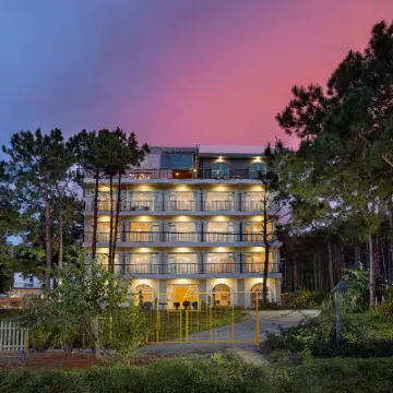 Romeo Juliet Dalat Resort Hotels near Truc Lam Buddhist Monastery