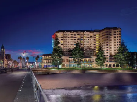 Stamford Grand Adelaide Отели рядом с достопримечательностью «Элдер Парк Ротунда»