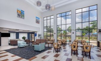 Days Inn & Suites by Wyndham Savannah Midtown