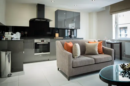 Mansio Suites The Headrow Отели рядом с достопримечательностью «Лаидло Лайбрари, Юниверсити оф Лидс»